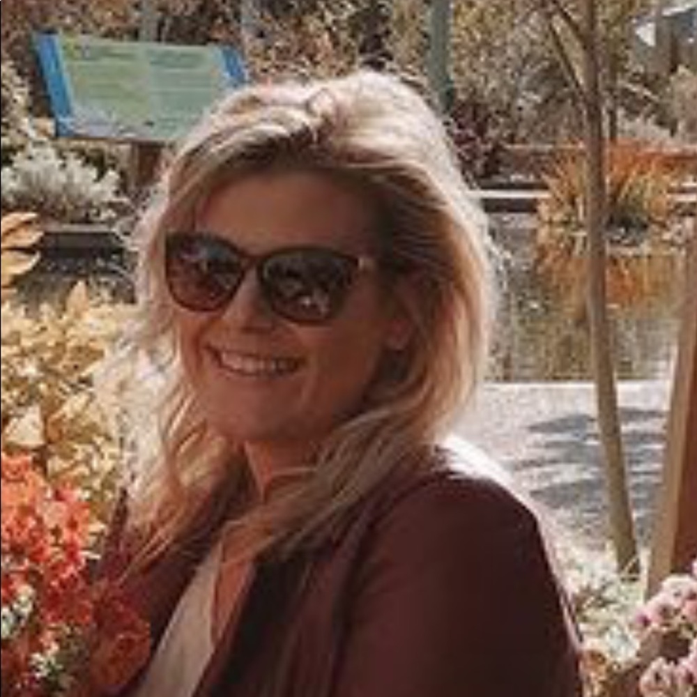 Meet your Posher, Olivia
